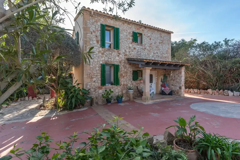 This unique finca with approx. 200 m² of living space combines traditional Mallorcan style with attractive appreciation potential — photo 3