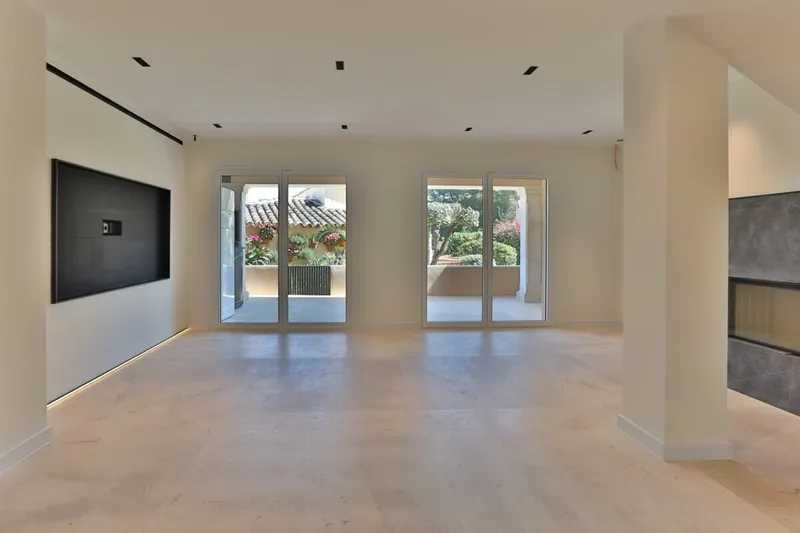 Elegant Fully Renovated Duplex — photo 8