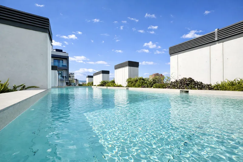 Modern penthouse with private rooftop pool in a new luxury residence in Palma Mas — photo 12