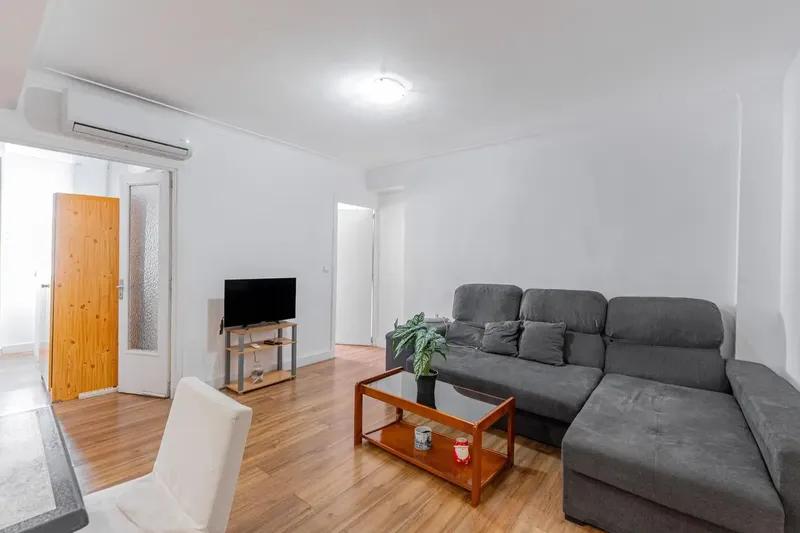 Investment opportunity in Camp d’en Serralta – Apartment divided into two units — photo 4