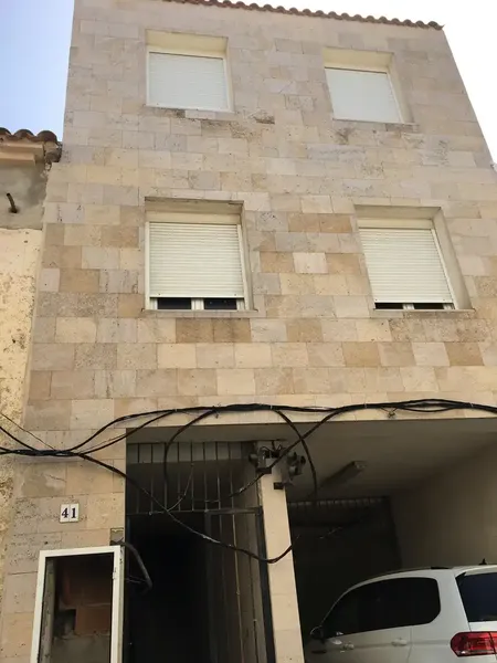The property does not have possession of the property. It cannot be visited. Not suitable for buyers requiring mortgage financing. — photo 1