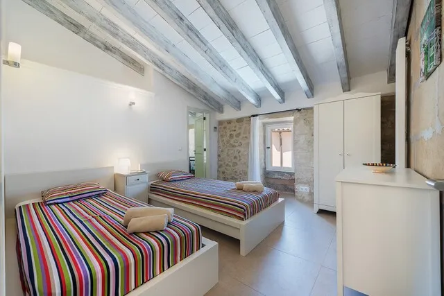 Elegant town house with rental license for sale in Pollensa's historic Old Town, North Mallorca — photo 11