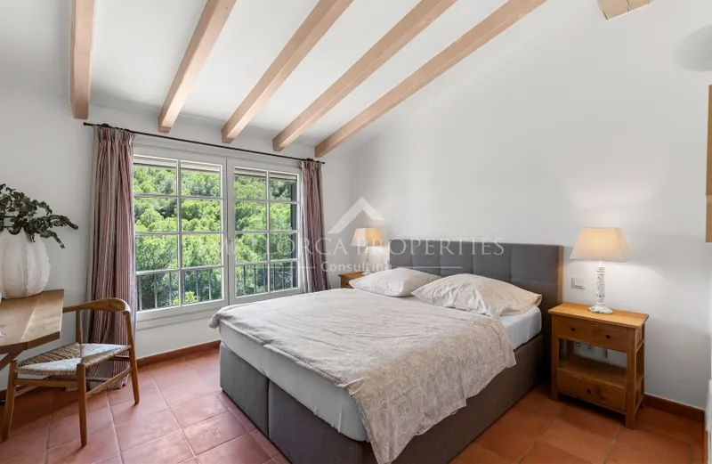 Elegant finca-style villa with sea views and renovation potential — photo 11