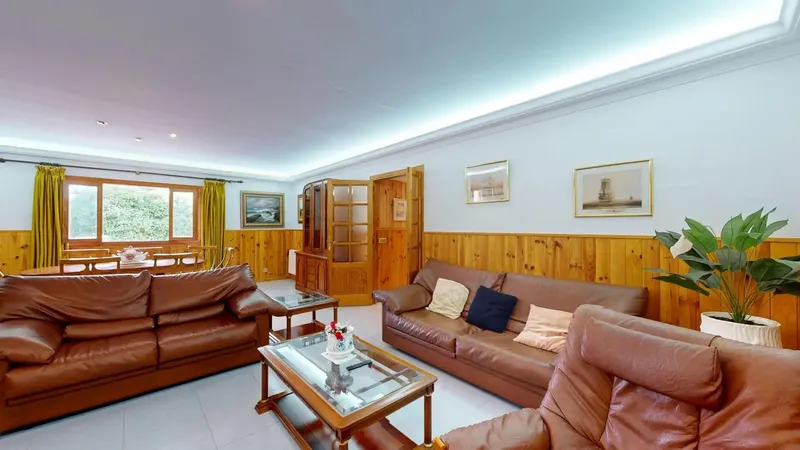 In the quiet neighborhood of Son Sardina, in the northern district of Palma, we find this rustic home of 208 m2 on a plot of 1,617 m2 — photo 3
