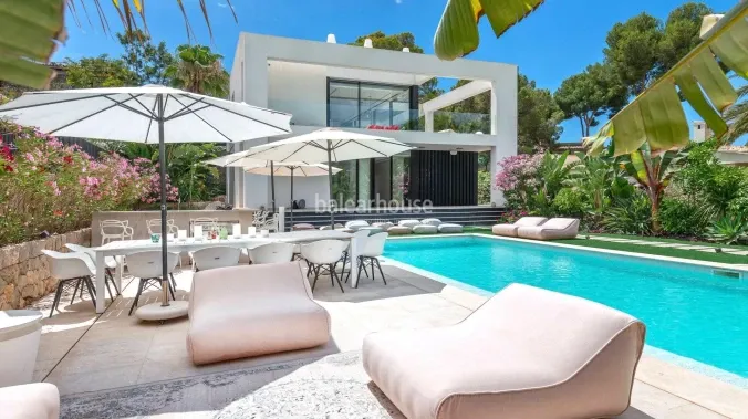 Modern Moderna villa of new construction with views that reach to the sea at the top of Bendinat — photo 1