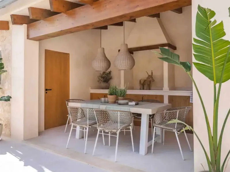 Discover this spectacular luxury villa located in a privileged setting near Santanyí. It sits on a 14,800 m² plot. This property perfectly c — photo 8