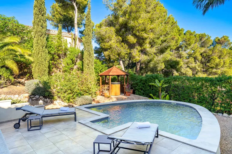Charming villa with garden and pool in a sought-after location — photo 2