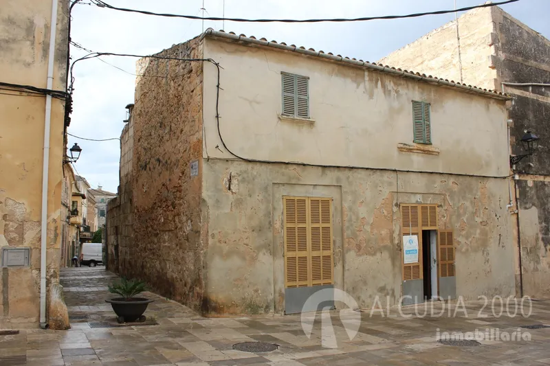 Town House — photo 1