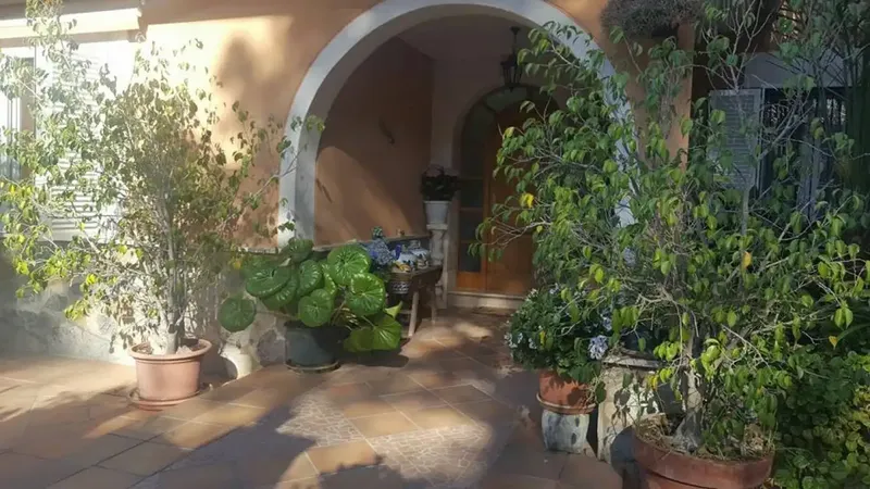 Marvelous detached house in Santa Ponsa, has 1050 m2 of plot, 300 m2 of living space, 100 m2 of terrace, 6 bedrooms, 4 bathrooms (1 — photo 10