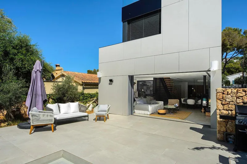 Contemporary villa in a prime location with plenty of privacy — photo 3