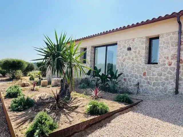 Discover this charming romantic finca located just 10 minutes from the vibrant city of Manacor and very close to the prestigious school — photo 4