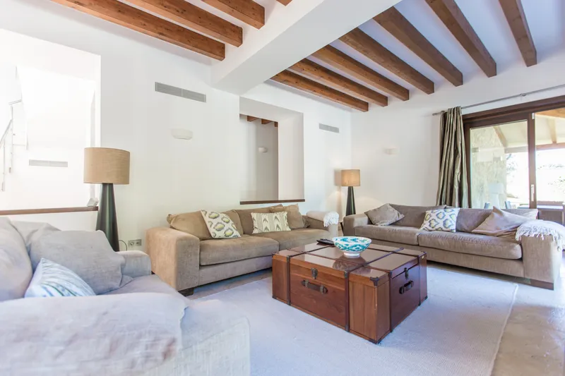 Impressive villa in a quiet area in Santa Ponsa — photo 2