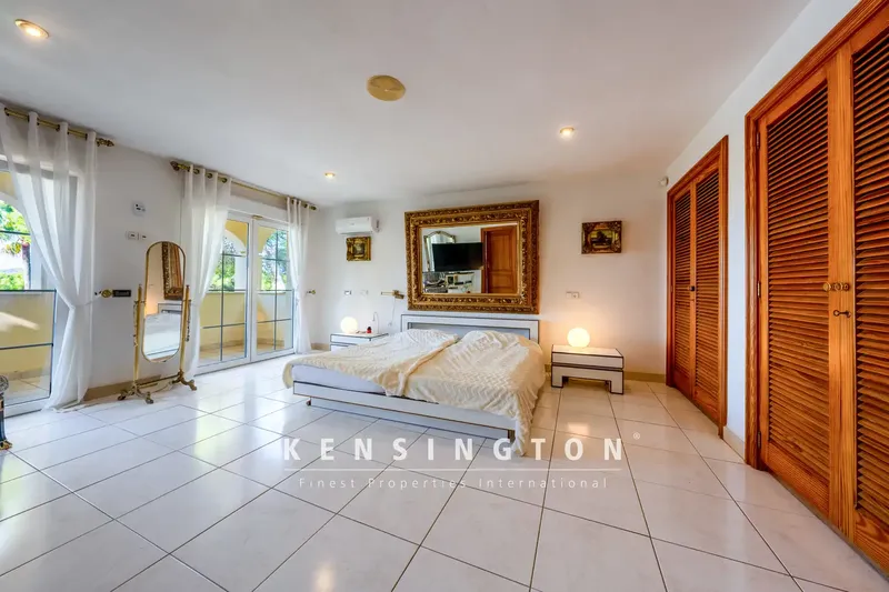 Spacious villa with pool in an exclusive location in the popular village of Costa de los Pinos with wonderful views — photo 11