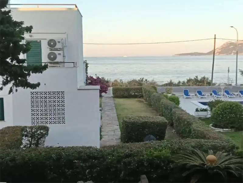 Disponible a partir de 1 de Septiembre. Apartamento en 1 linea playa, a 50 m del mar. Un lugar ideal para disfrutar de verano en las paradis — photo 4