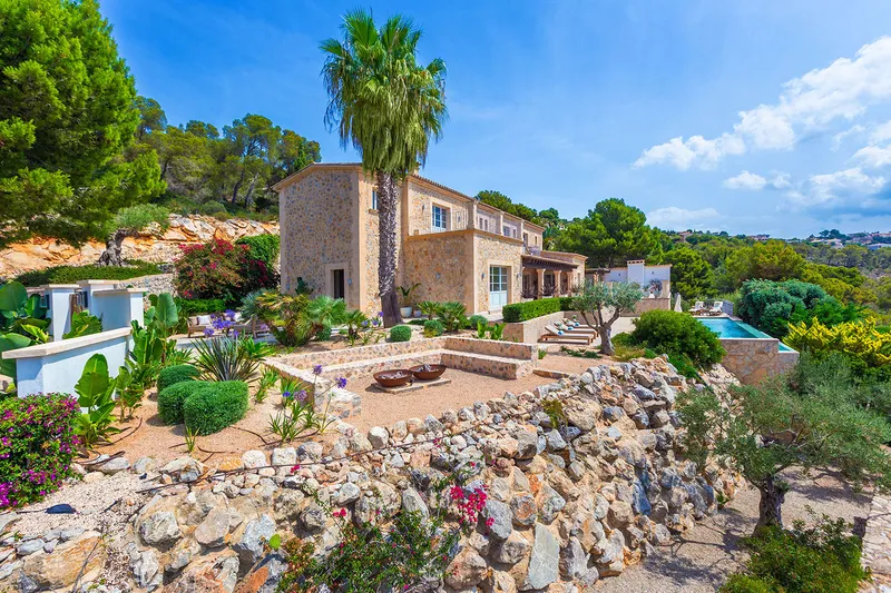 4-bedroom country-style villa for rent on 30,800 m² of land — photo 1