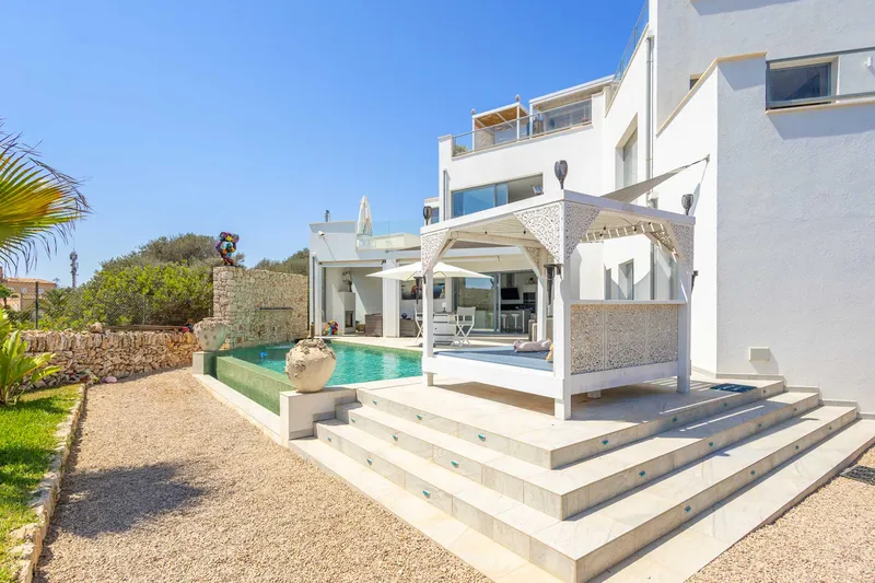 Modern and sunny villa with beautiful sea views located just minutes from Cala LLombards — photo 9