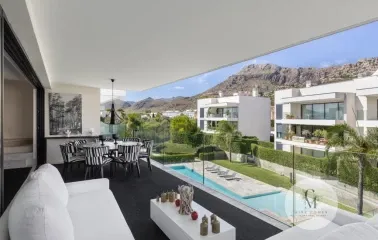 Luxury penthouse with private pool and panoramic sea and mountain views in Puerto de Pollensa — photo 4