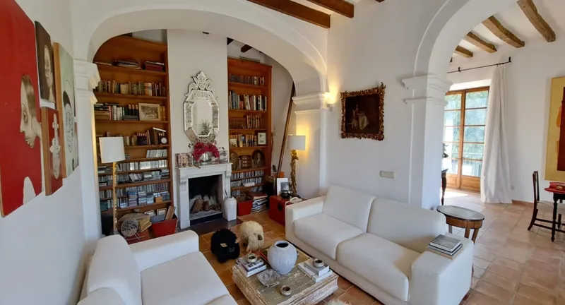Property in Alaró with 9 bedrooms — photo 8
