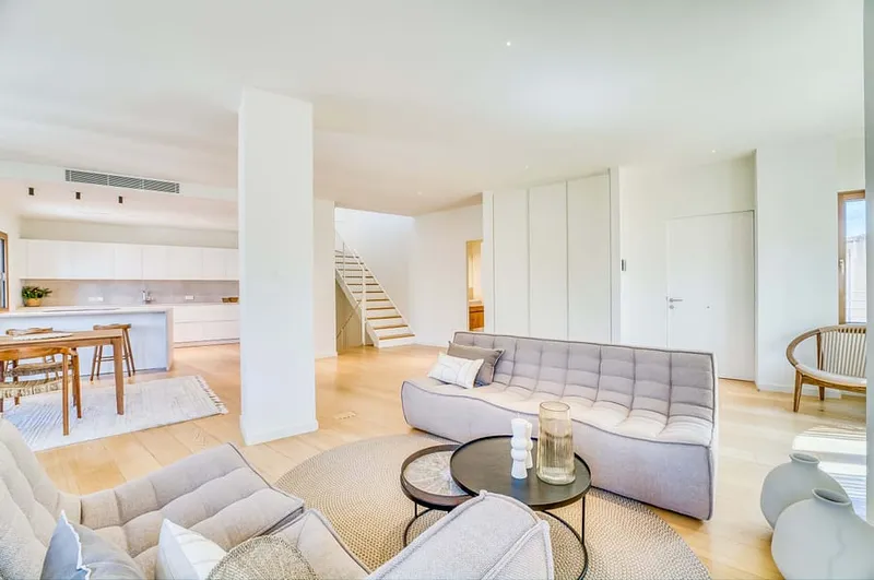 Fully renovated duplex penthouse with a private roof terrace — photo 8