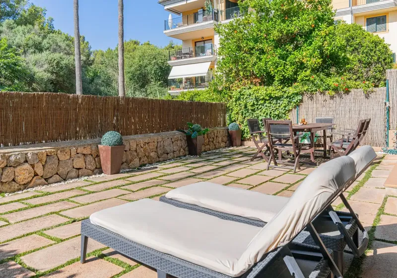 Discover this elegant ground floor with south-facing garden, with views of Bellver forest and located in one of the best areas of Sa T — photo 4