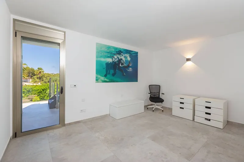 Elegant family villa in exclusive residential location near the center — photo 11