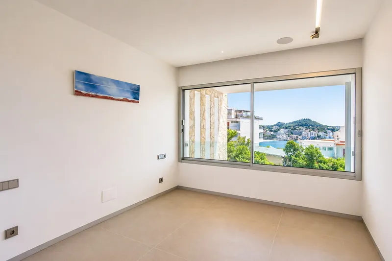 Modern new-build villa with views over Santa Ponsa bay — photo 9