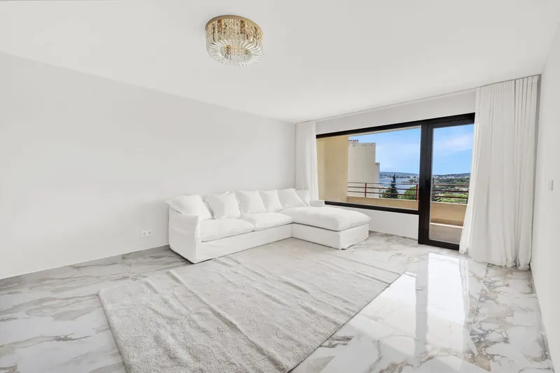 First occupancy after renovation: Exclusive apartment with pool, terrace & southwest-facing balcony — photo 11