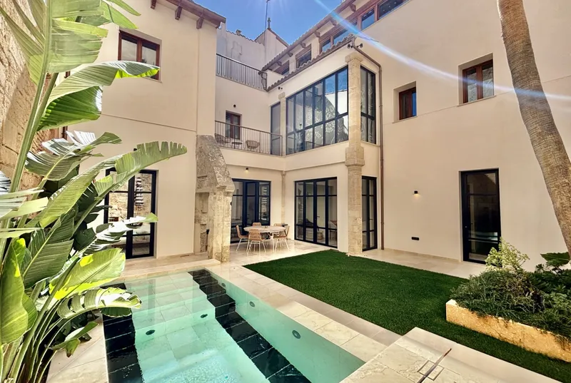 Casa unifamiliar con piscina y jardín en el Casco Antiguo de Palma — photo 1