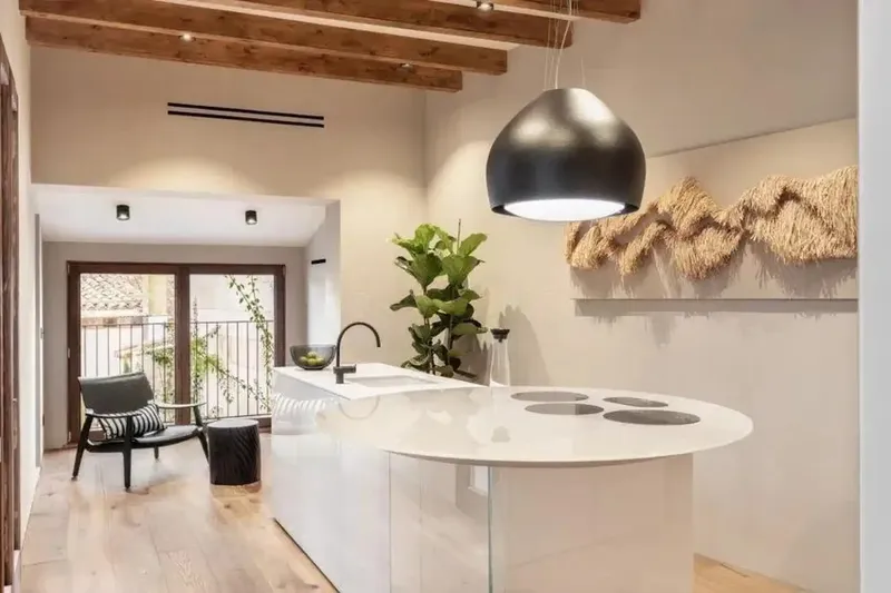 Historic Townhouse with Pool and Garage – Luxury and Tradition in the Heart of Sineu — photo 4