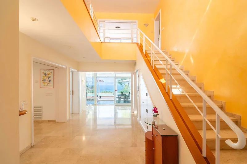 Sun-drenched villa on the first sea line with holiday rental licence — photo 10