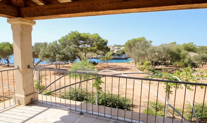 Mansion by the sea to renovate in Cala Llombards — photo 7