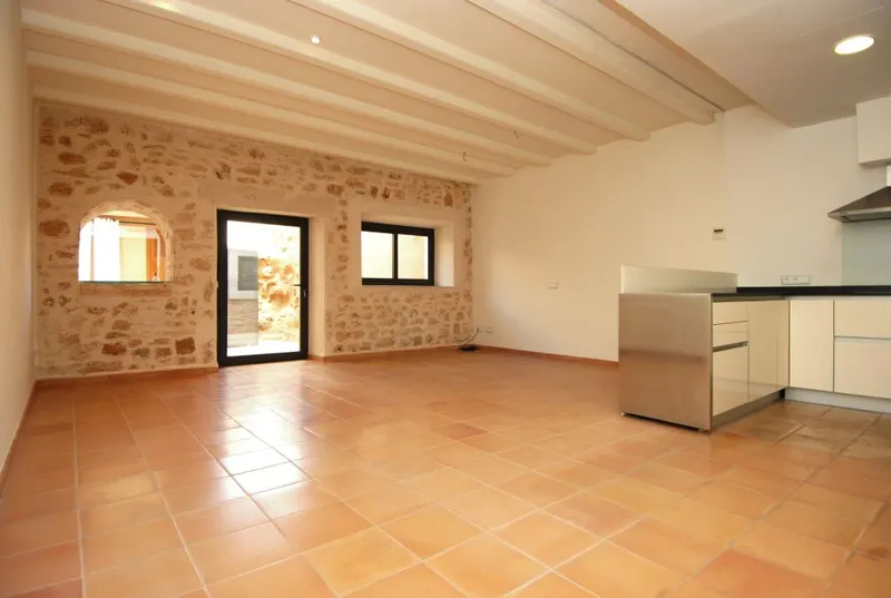 Completely renovated town house with patio and terrace near the center of Santanyi — photo 2