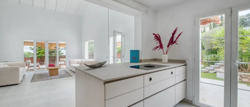 Pretty Mediterranean villa in Santa Ponsa with partial sea views — photo 9