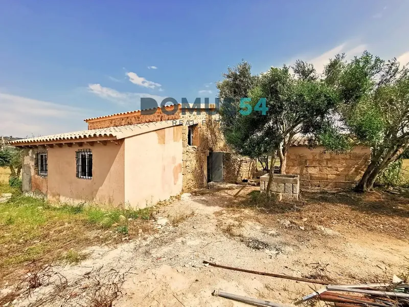 We present a rustic house located near Inca — photo 3