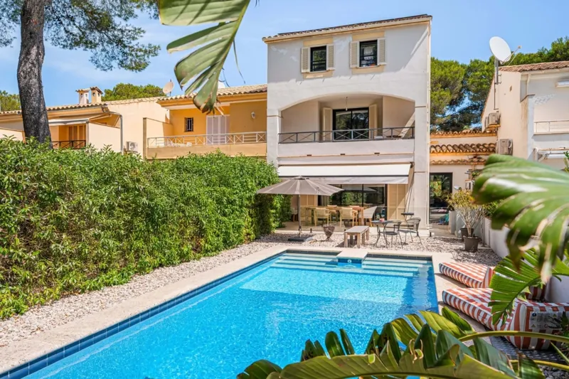 Exclusive Refurbished Townhouse with Private Pool Just Moments from Puerto Pollensa Beach — photo 2