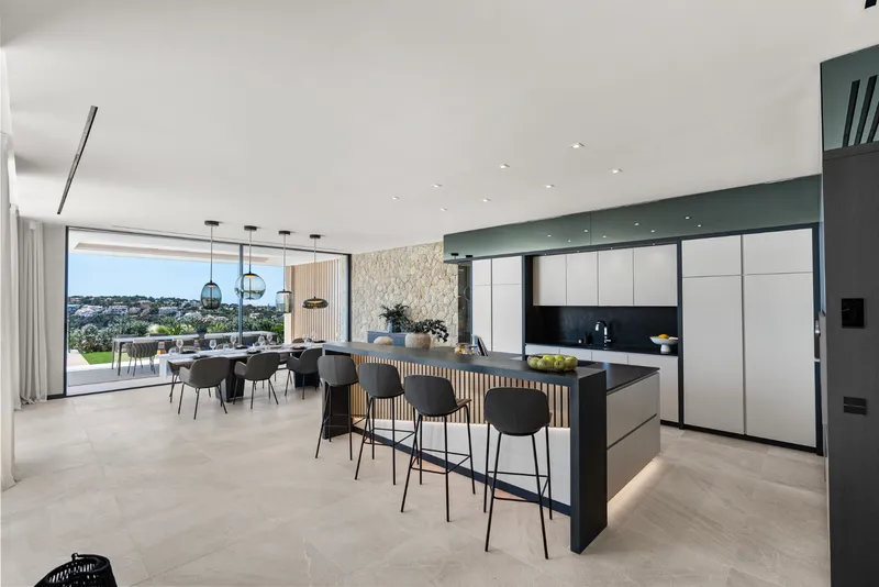 Luxury villa with spectacular sea views and outstanding architecture in a prime location — photo 6