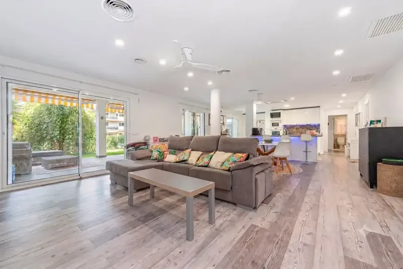 Bright and spacious ground floor apartment, fully renovated, for sale in Llenaire, Puerto Pollensa, a few meters from the beach — photo 5