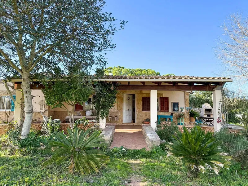 Rustic plot with existing construction near Santa Margalida. Without occupancy certificate — photo 1