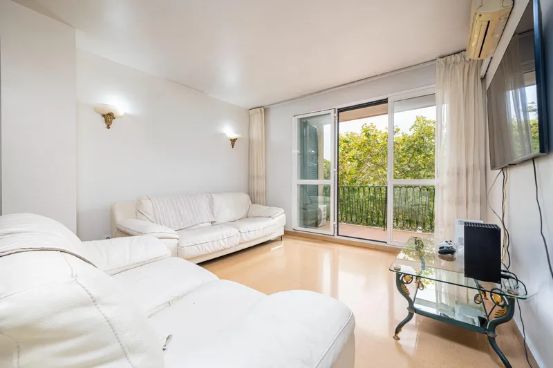 Four-bedroom flat with balcony and communal pool in Son Fuster Nou, Palma — photo 5