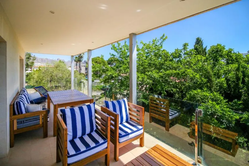 SOLD.- Sole agent listing: Chic apartment a few steps from the sandy beach of Puerto Pollensa, with lift and shared swimming pool — photo 8