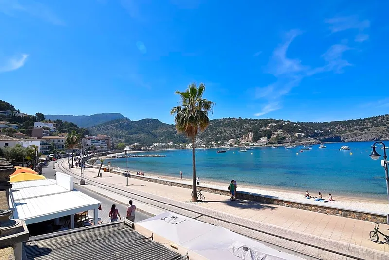 Building on the first line of the Port of Sóller — photo 3