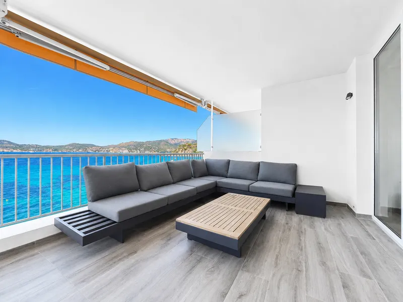 Luxurious modern apartment on the first sea line in Santa Ponsa — photo 6