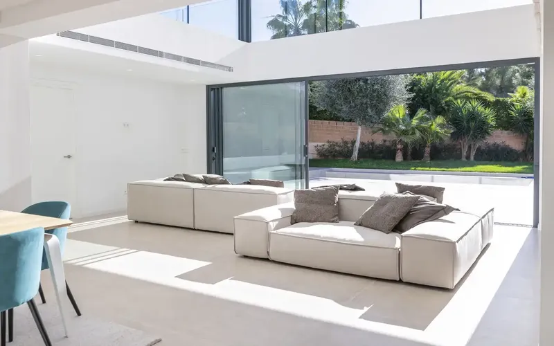 This beautiful villa in Nova Santa Ponsa with pool is located in a quiet and exclusive residential area of Mallorca, near the Club Ná — photo 6
