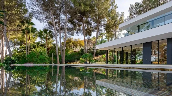 Spectacular avant-garde villa with large outdoor garden spaces and terraces in Son Vida — photo 3