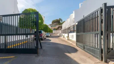 Townhouse on Carrer de Guatemala — photo 4