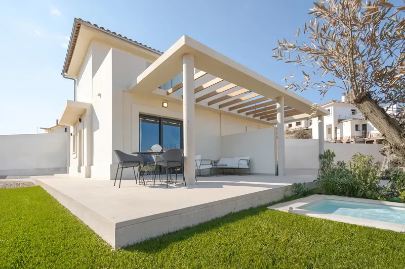 Live the most exclusive Mediterranean in Sunrise Bay Residences, a set of villas on the coast of Mallorca. — photo 3