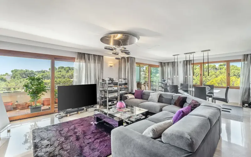 This bright apartment in Cas Catalá impresses with its spectacular sea views and is located on the 7th floor of a well-maintained residential complex — photo 3