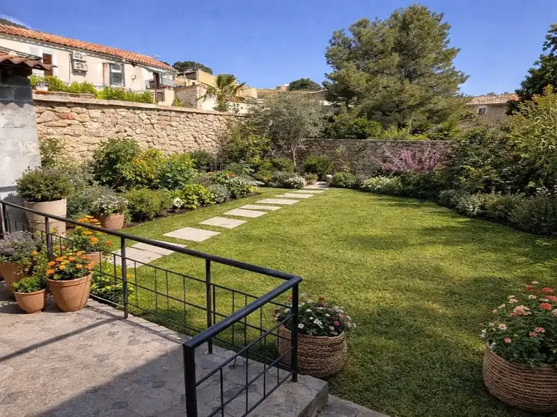 Exclusive village house in Selva with panoramic views and great renovation potential — photo 2
