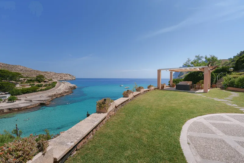 Villa by the sea in Cala Sant Vicenç - A paradise on the north coast of Mallorca — photo 1