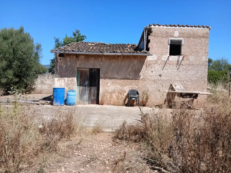 Located in the charming town of Consell, between Santa Maria and Consell, accessible via a comfortable paved road adjacent to the highway — photo 1